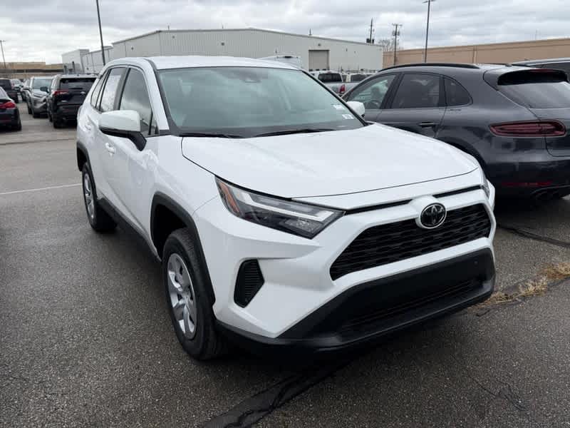 2025 Toyota RAV4 LE's photo