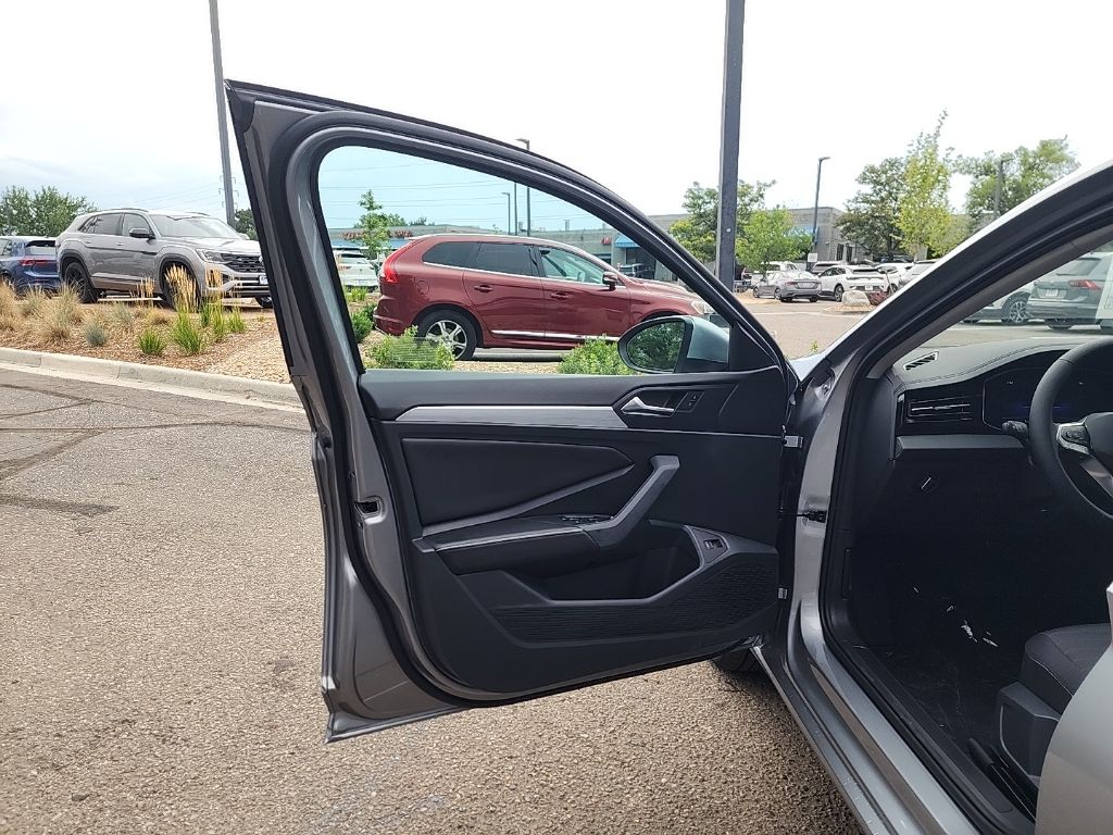 2025 Volkswagen Jetta 1.5T S photo 9