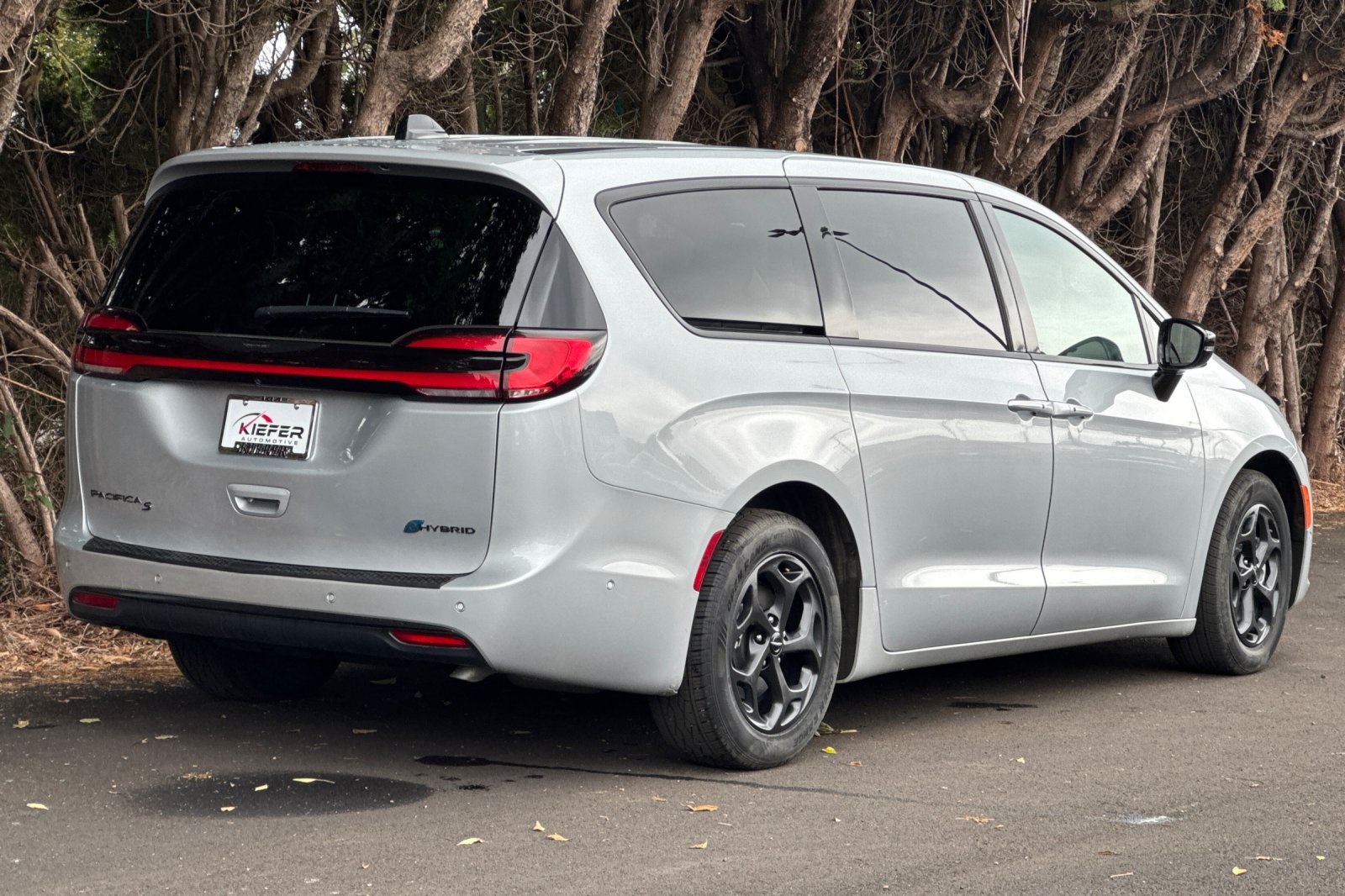 2023 Chrysler Pacifica Hybrid Limited photo 4