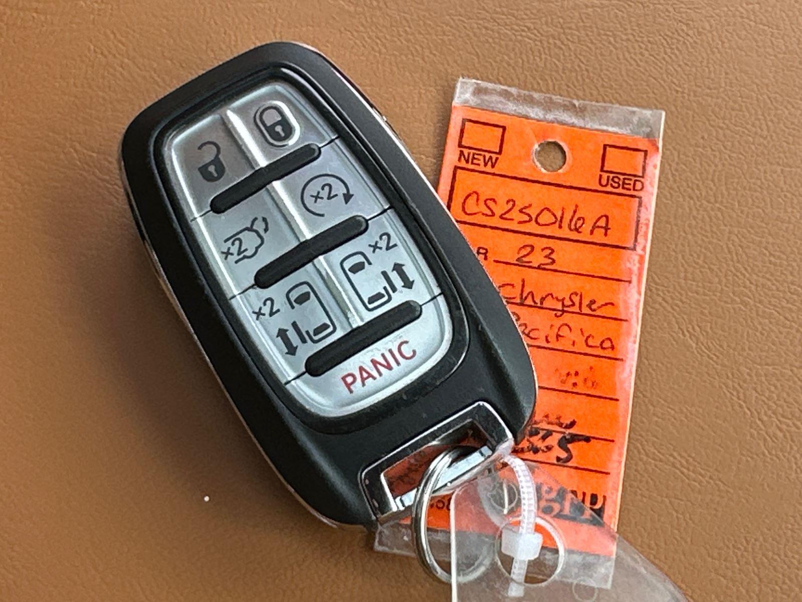 2023 Chrysler Pacifica Hybrid Pinnacle photo 41