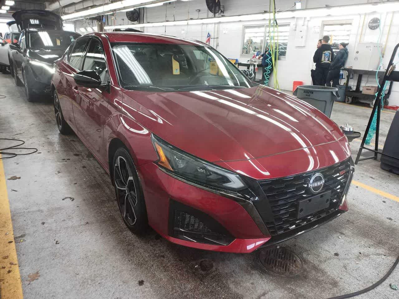 2023 Nissan Altima 2.5 SR photo 2