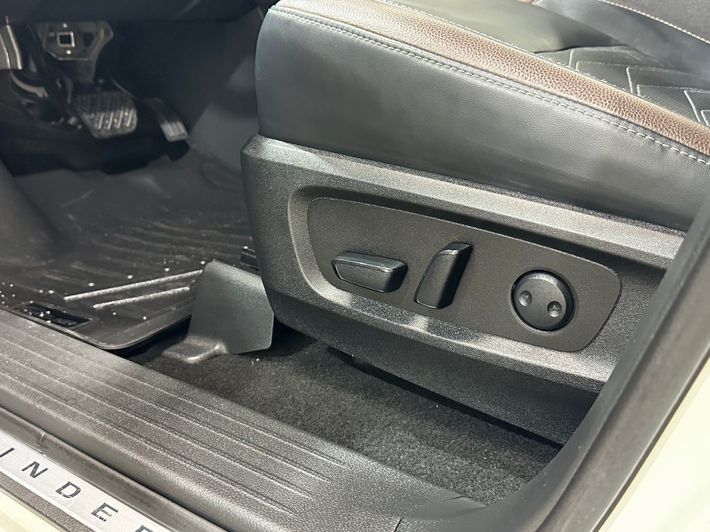 2023 Nissan Pathfinder Platinum photo 14