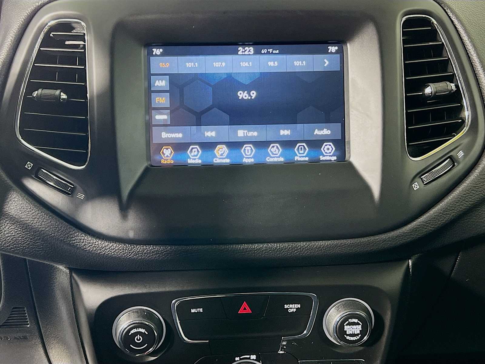 2019 Jeep Compass Latitude photo 10