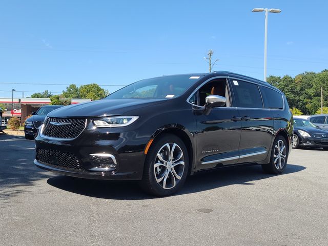 2026 Chrysler Pacifica Pinnacle photo 3