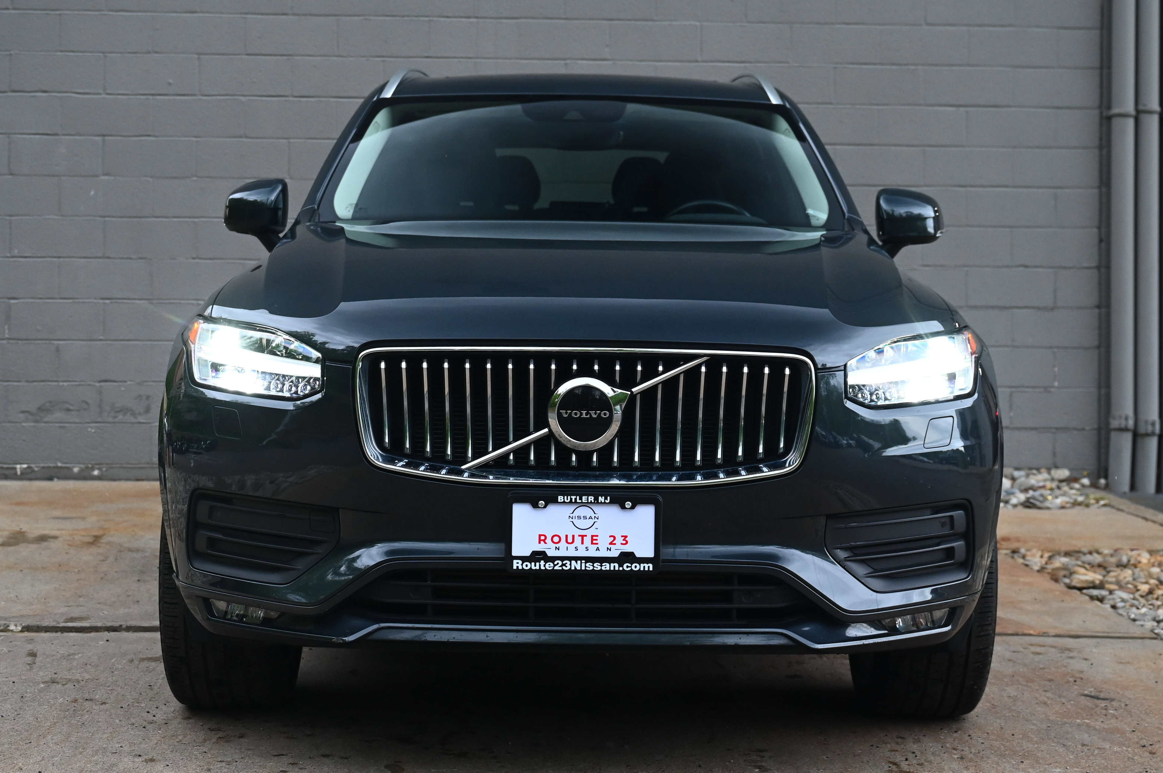 2022 Volvo XC90 T6 Momentum photo 9