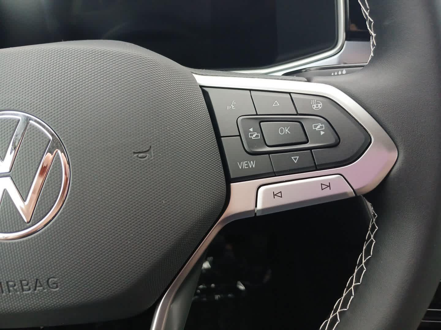 2025 Volkswagen Taos SE photo 18