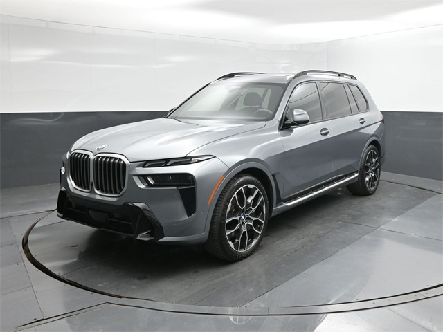 2023 BMW X7 40i's photo