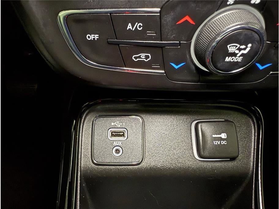 Used 2019 Diamond Black Crystal Pearlcoat Jeep Limited image 40