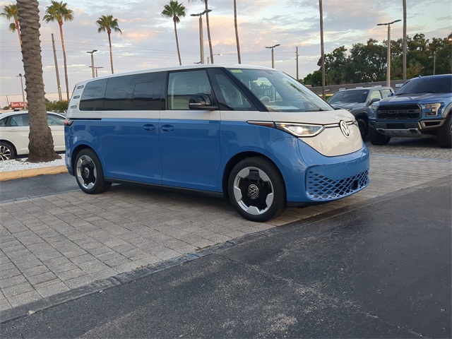 2025 Volkswagen ID. Buzz Pro Plus photo 2