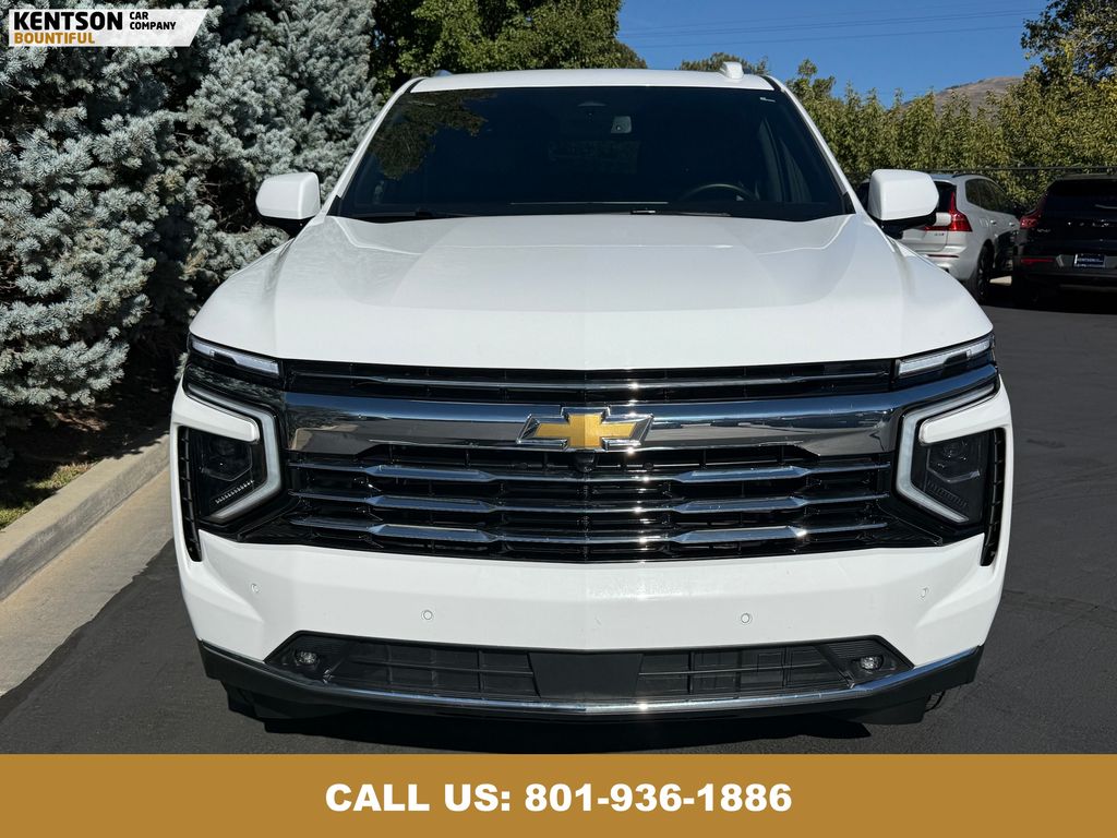2025 Chevrolet Suburban LT photo 2