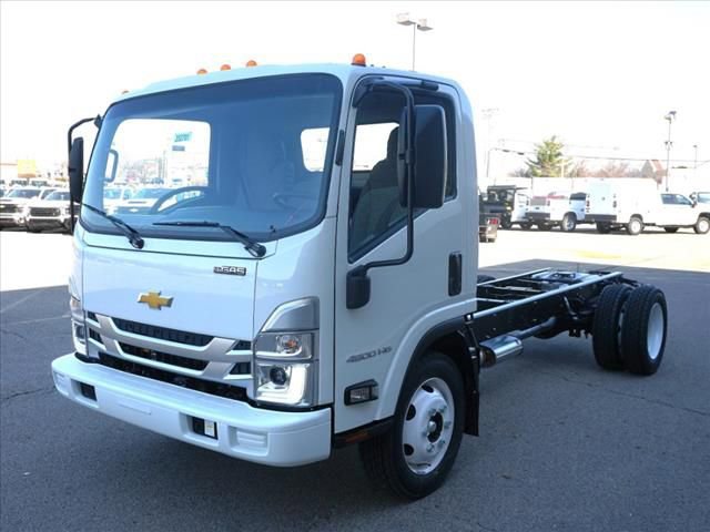 2025 Chevrolet Low Cab Forward Base's photo