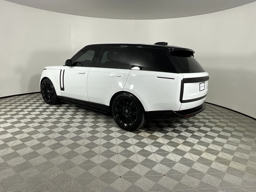 2024 Land Rover Range Rover SE photo 2