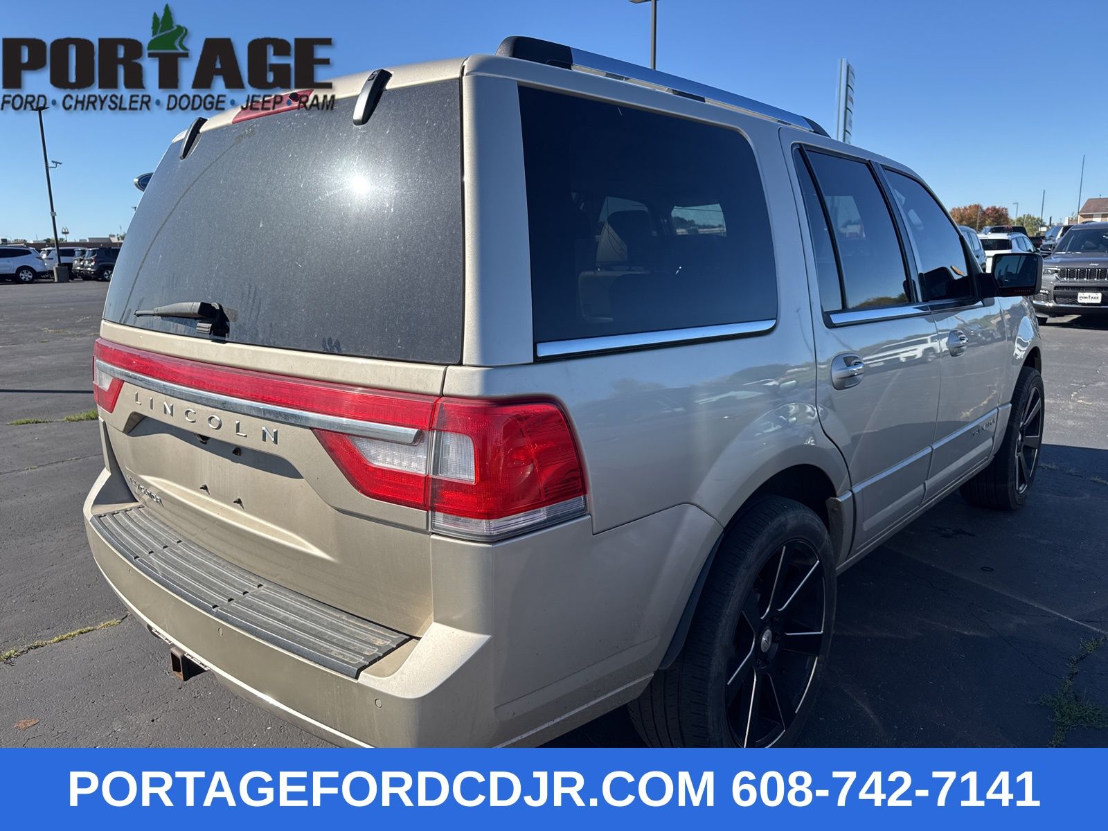 2017 Lincoln Navigator Select photo 2