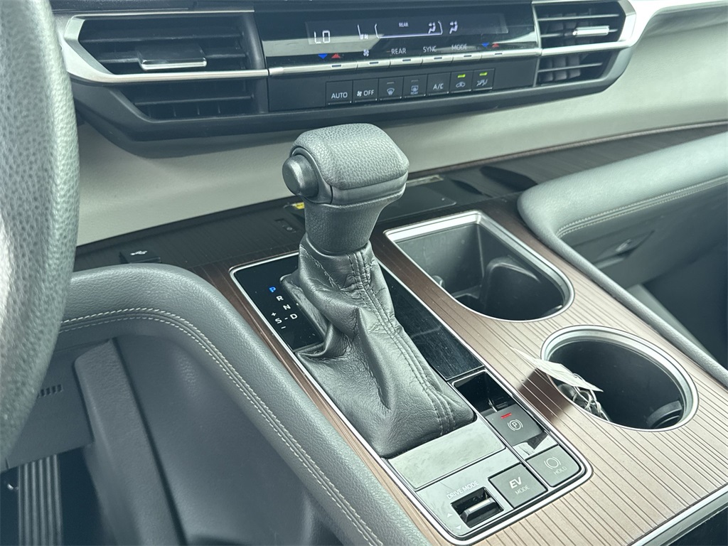2021 Toyota Sienna LE photo 25