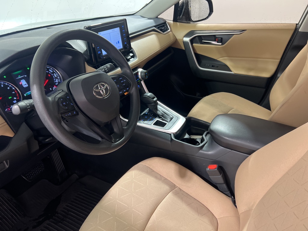 2020 Toyota RAV4 XLE photo 10