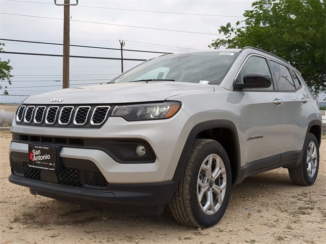 2025 Jeep Compass North Edition Latitude photo 4