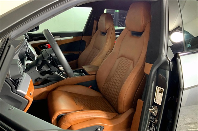 2019 Lamborghini Urus Base photo 5