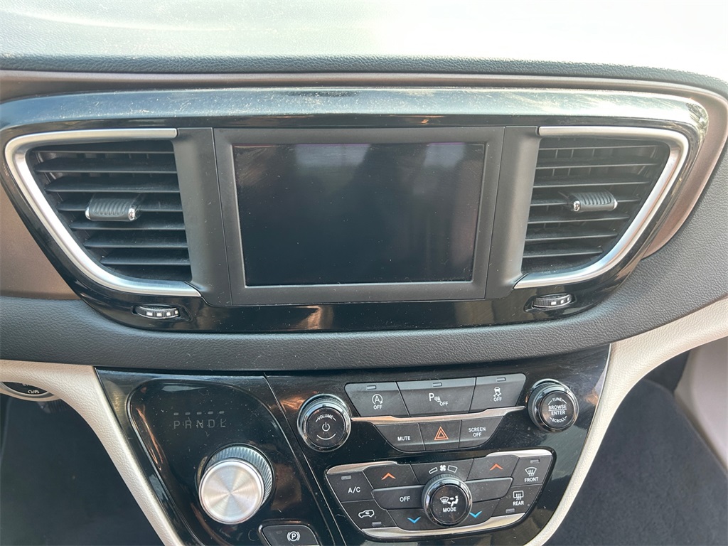 2019 Chrysler Pacifica Touring photo 20
