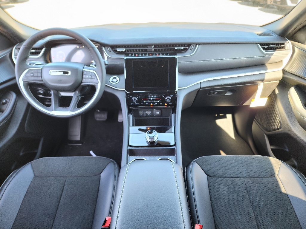 2025 Jeep Grand Cherokee Altitude X photo 2