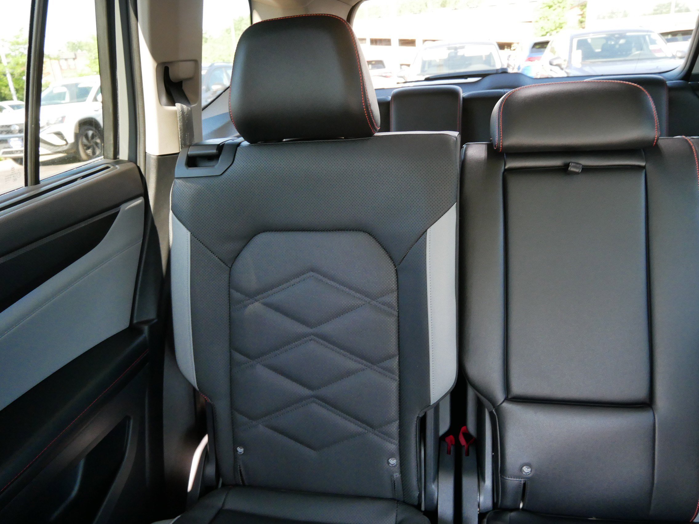 2024 Volkswagen Atlas Peak Edition SEL photo 12