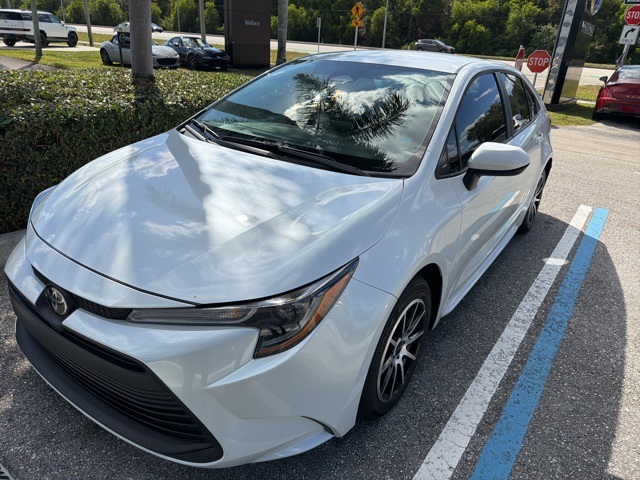 2023 Toyota Corolla LE photo 3