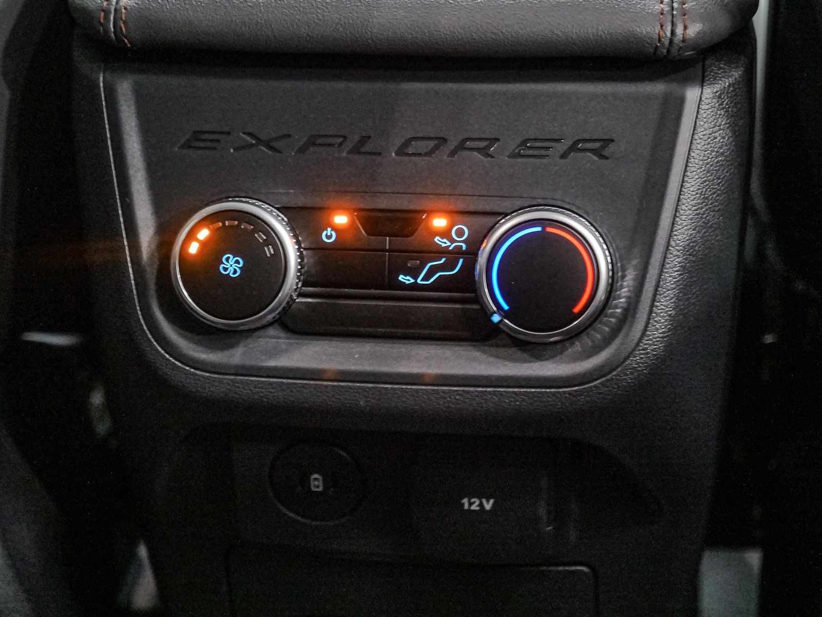 2025 Ford Explorer photo 23