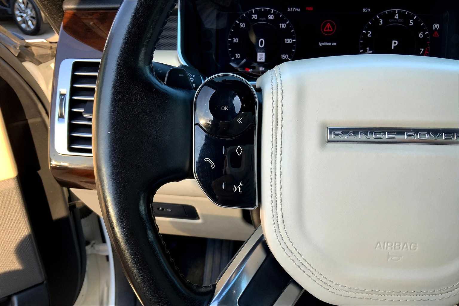 2019 Land Rover Range Rover HSE photo 20