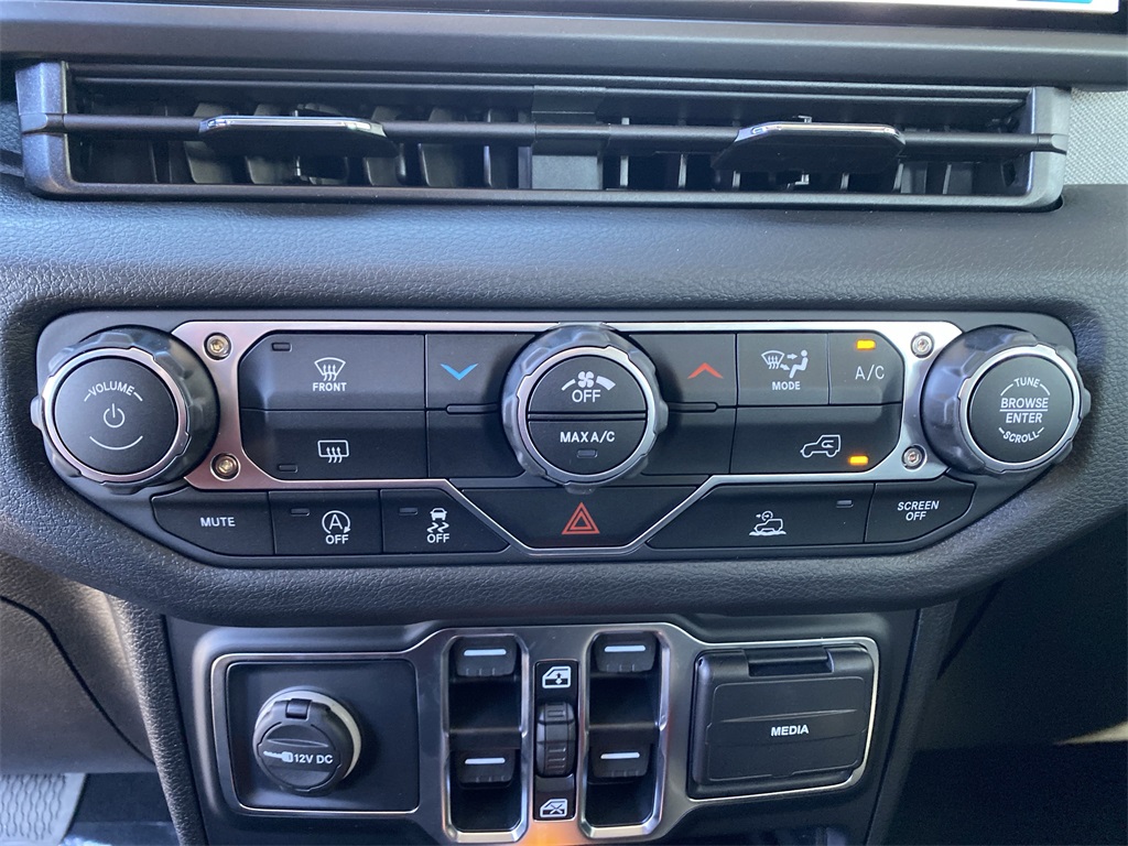 2025 Jeep Wrangler Sport photo 19