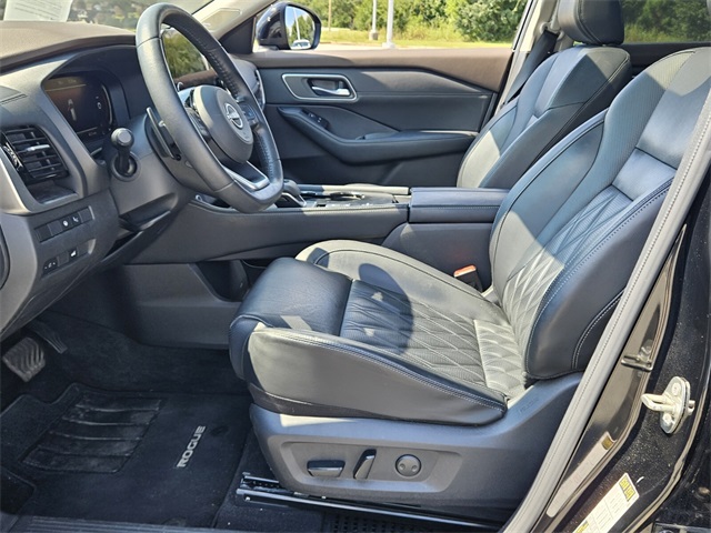 2023 Nissan Rogue Platinum photo 5