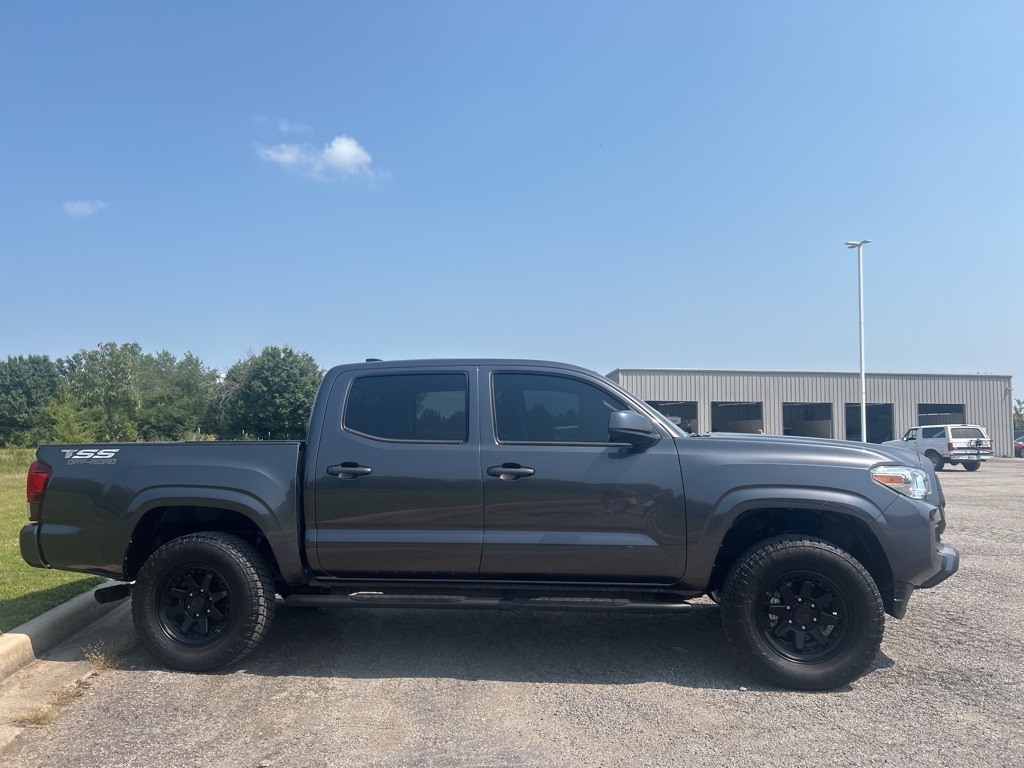 2023 Toyota Tacoma TRD Off-Road photo 3