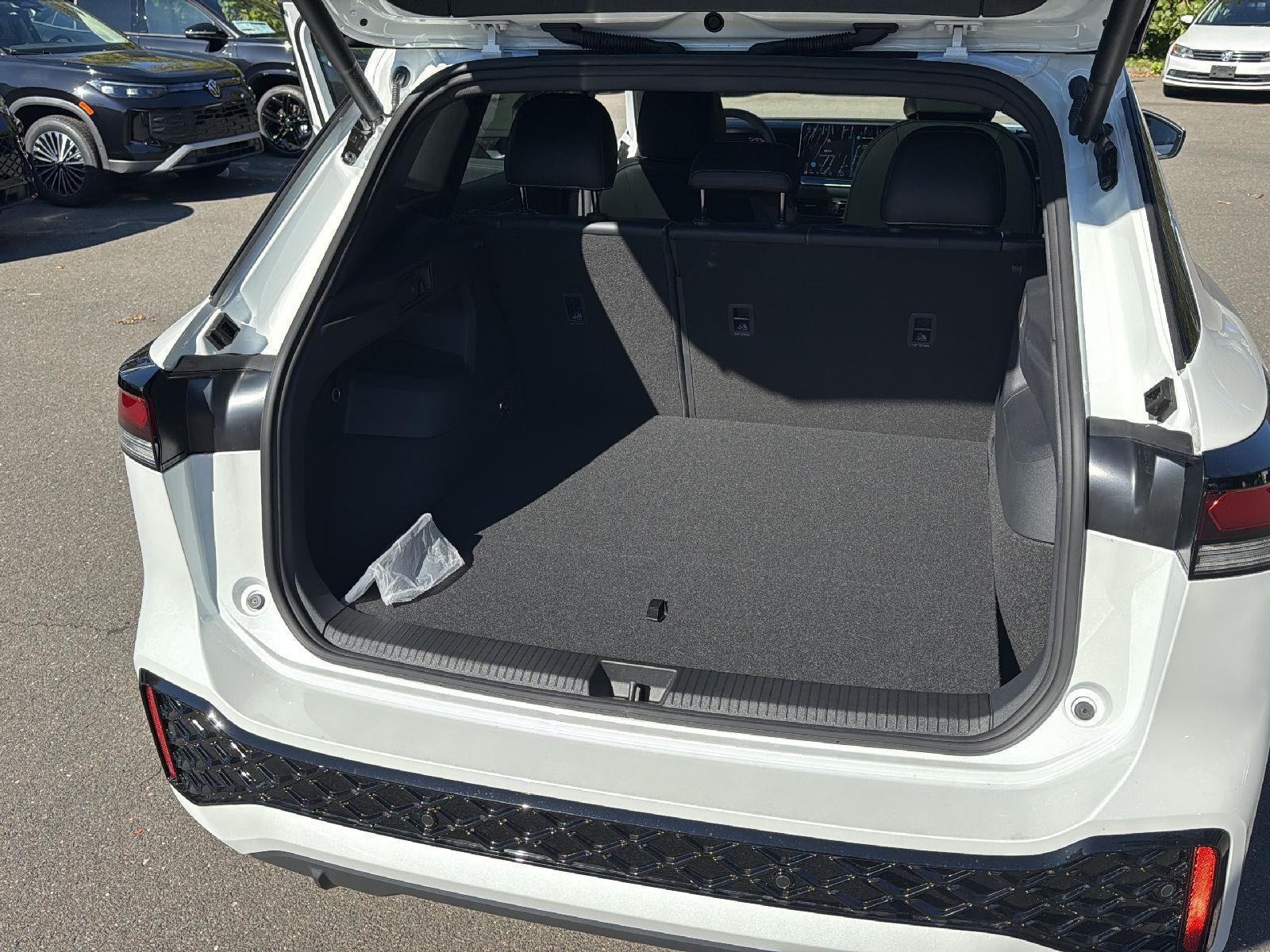 2025 Volkswagen Tiguan SE R-Line Black photo 26