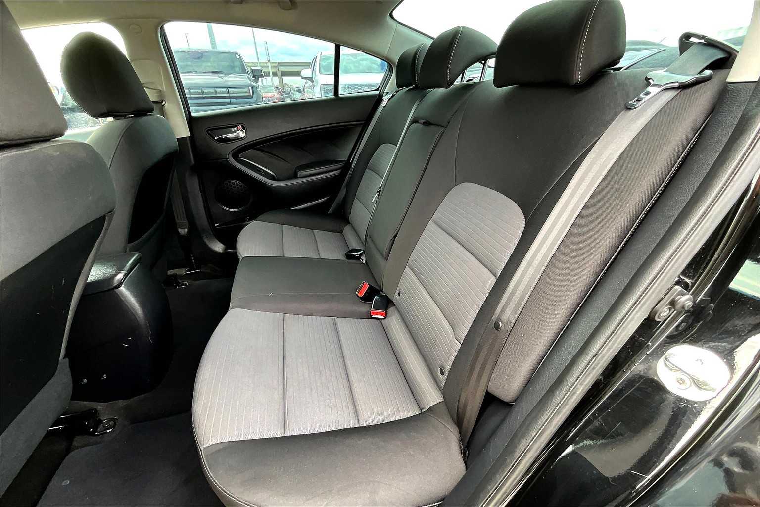 2015 Kia Forte LX photo 17