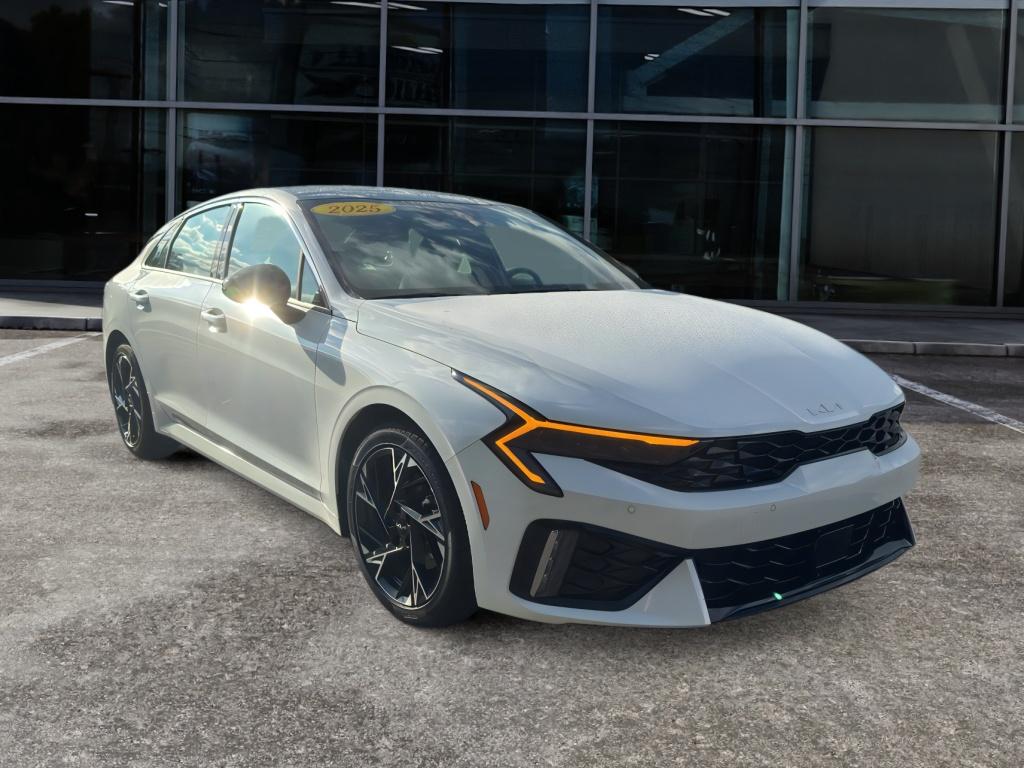 2025 Kia K5 GT-Line photo 3