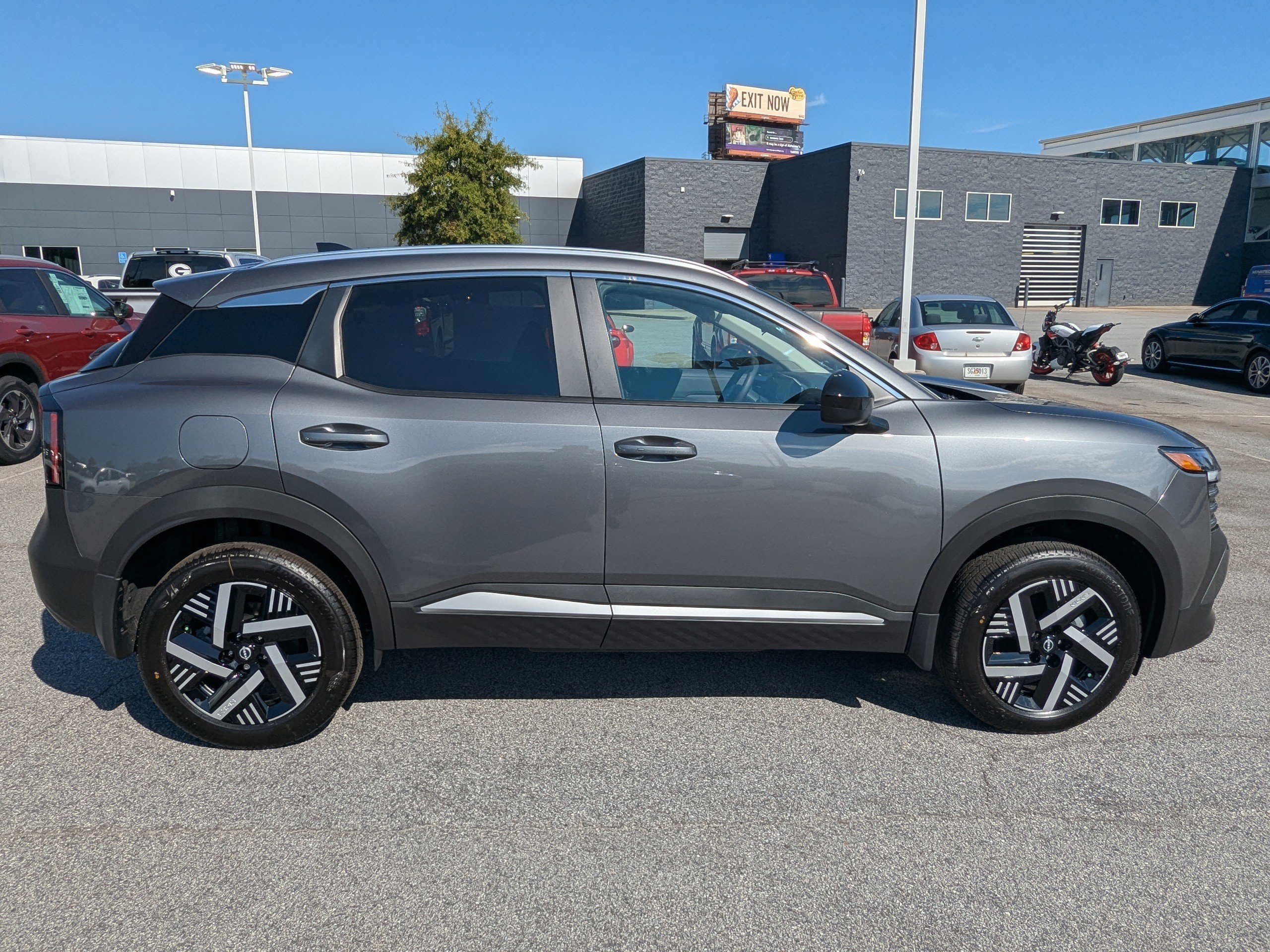 2026 Nissan Kicks SV photo 2