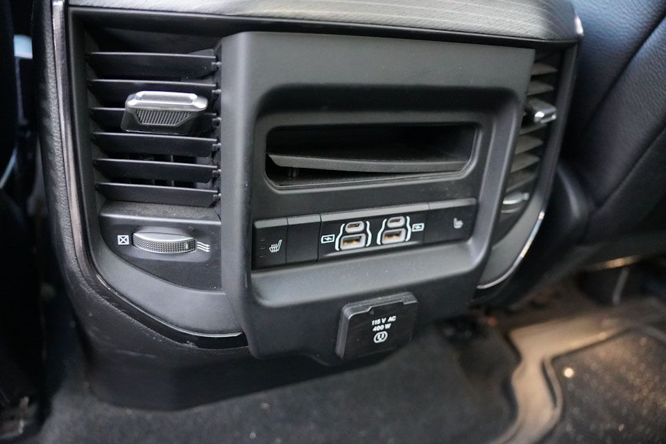 2022 Ram 1500 Limited Night Edition photo 4