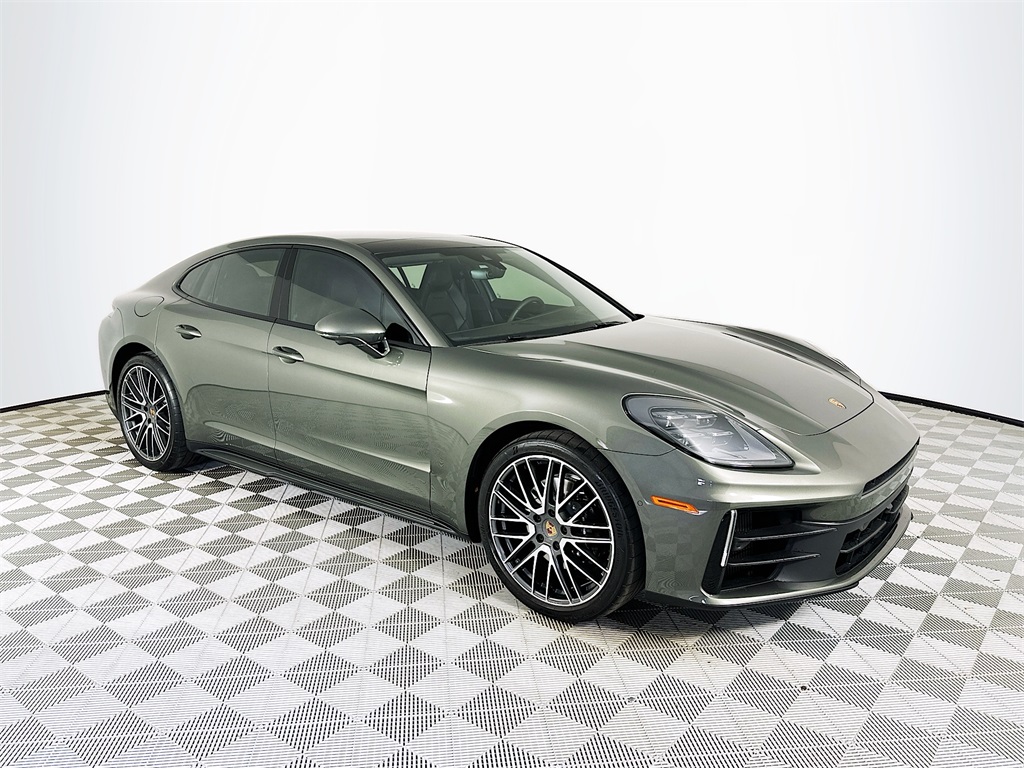 2025 Porsche Panamera Base's photo