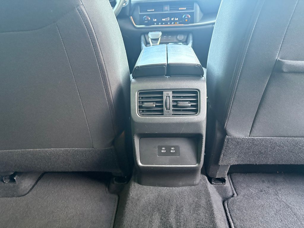 2024 Nissan Rogue SV photo 21