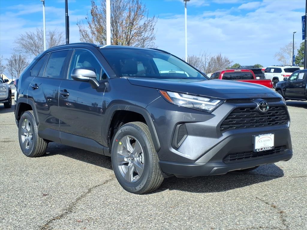 2025 Toyota RAV4 XLE's photo