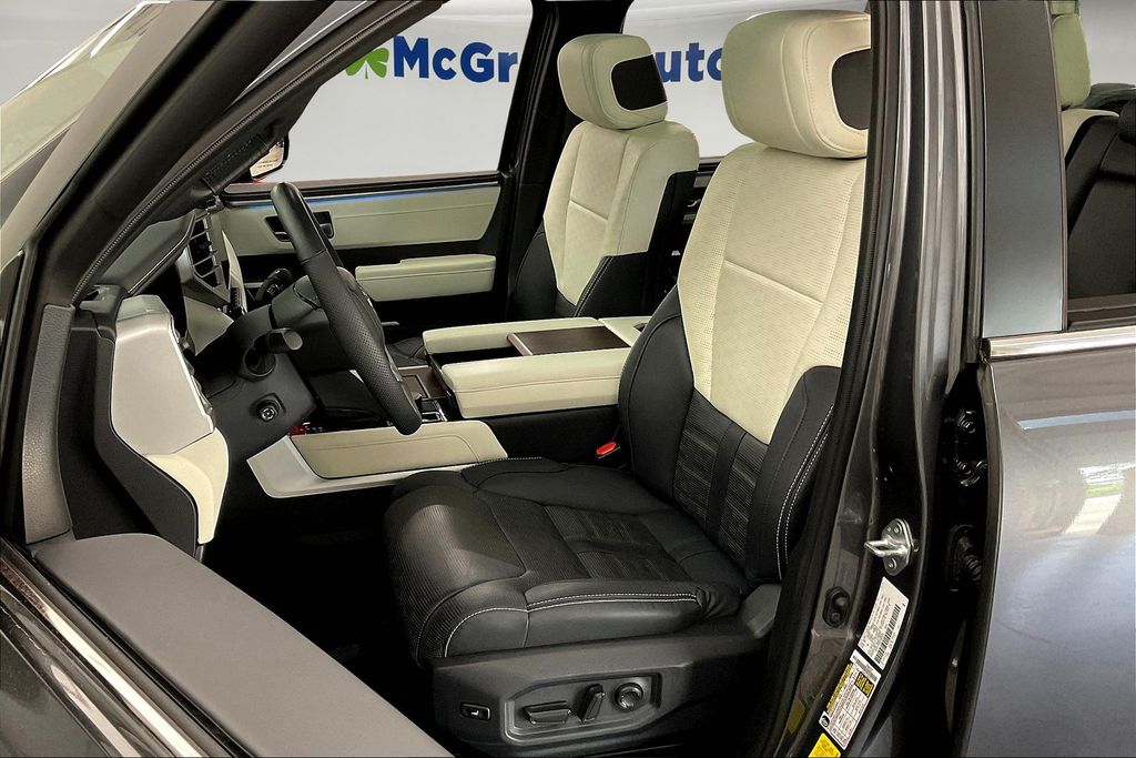 2024 Toyota Tundra CapStone photo 24