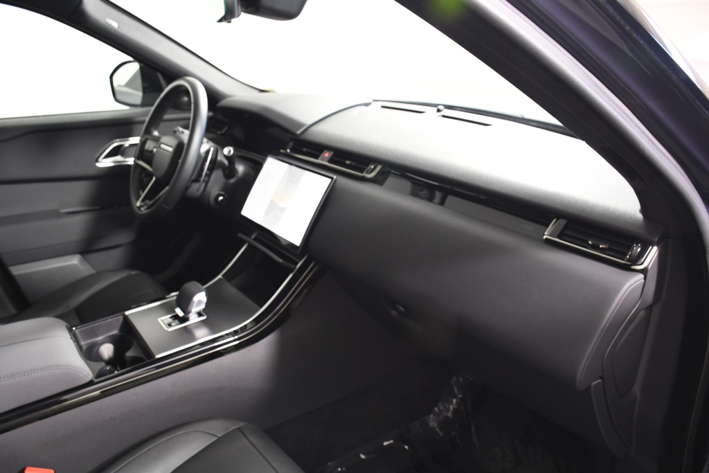 2025 Land Rover Range Rover Velar SE photo 17