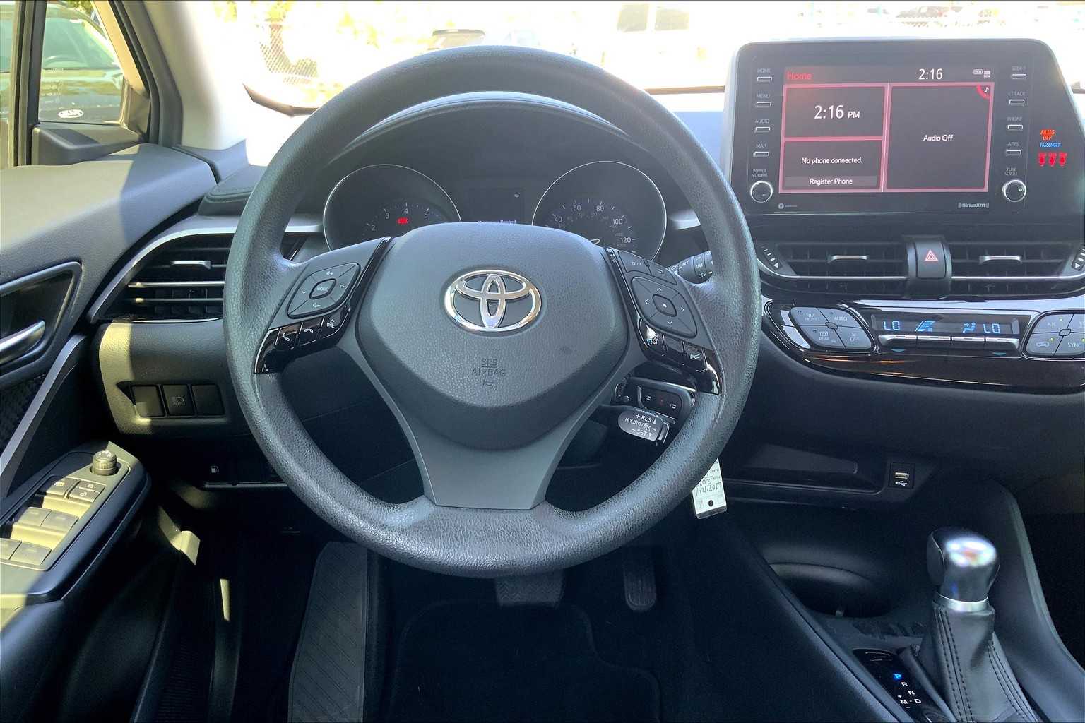 2020 Toyota C-HR LE photo 5