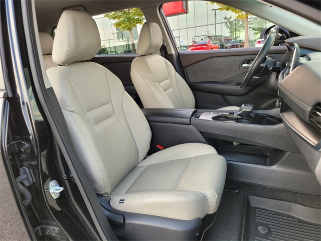 2022 Nissan Rogue SV photo 18