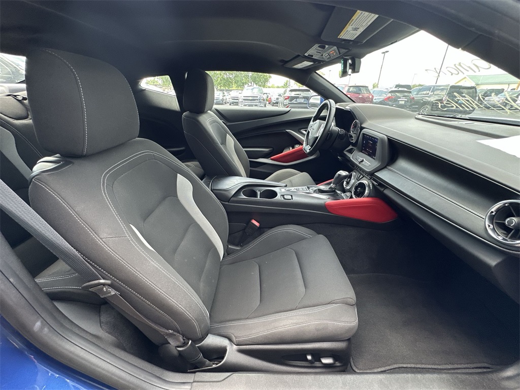 2021 Chevrolet Camaro LT1 photo 21