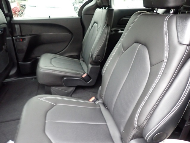 2026 Chrysler Pacifica photo 11