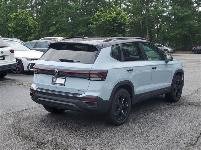 2025 Volkswagen Taos SE photo 4