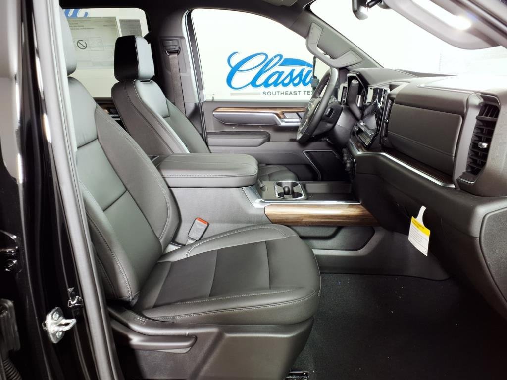 2025 Chevrolet Silverado 2500HD LT photo 19