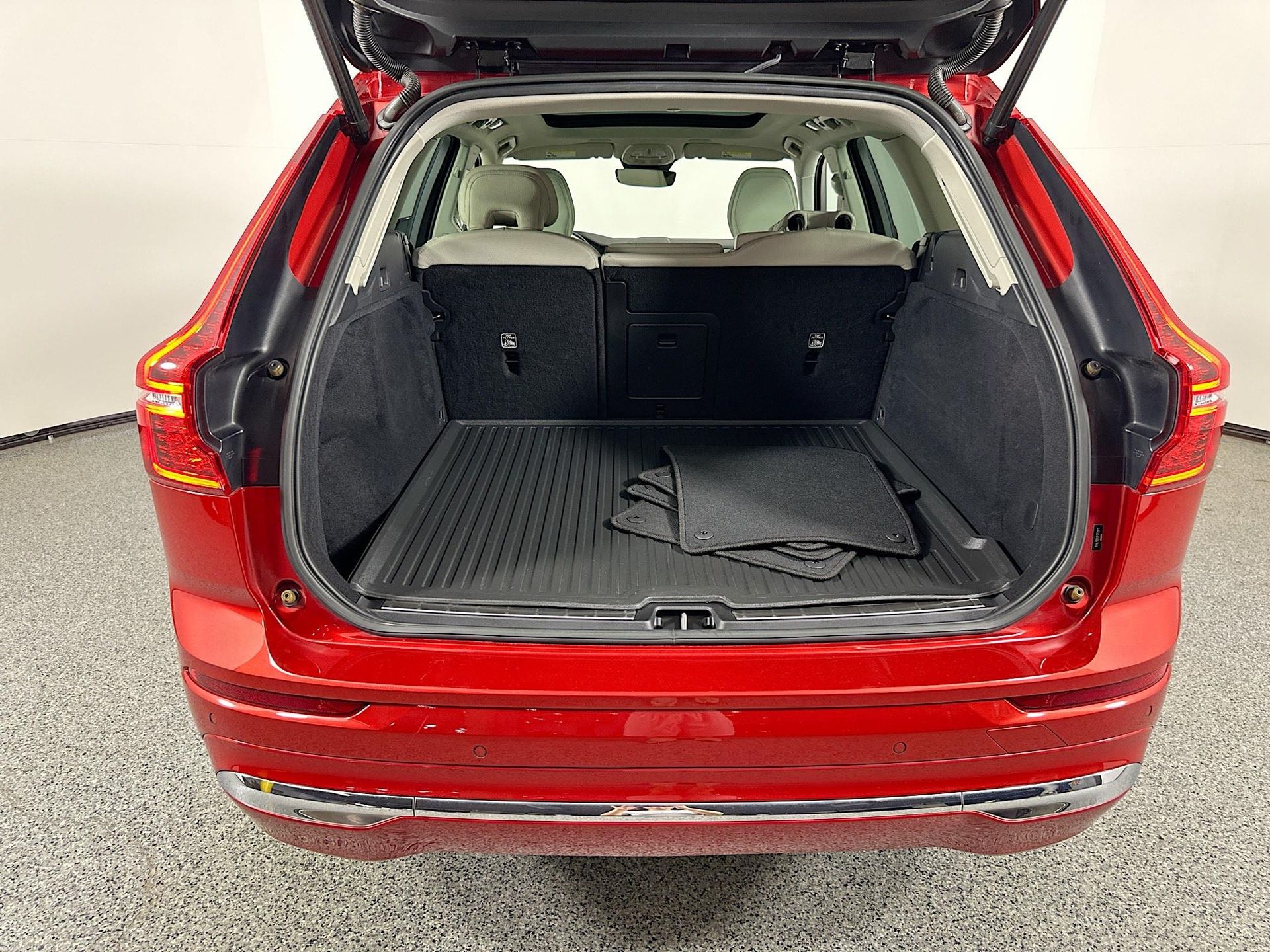 2023 Volvo XC60 B5 Plus photo 25