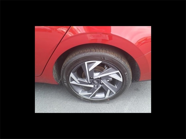2024 Hyundai Elantra SEL photo 17