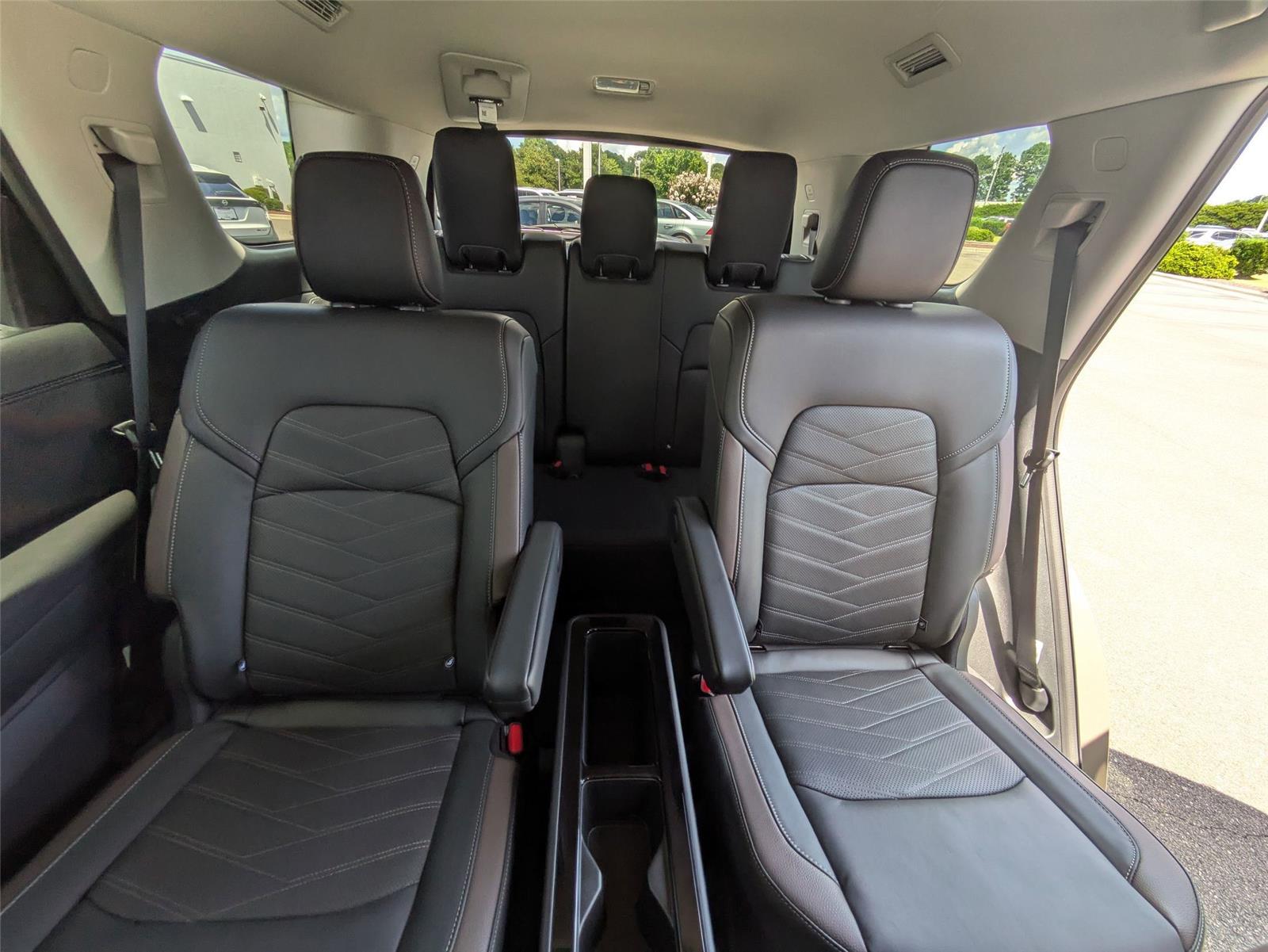 2025 Nissan Pathfinder Platinum photo 29