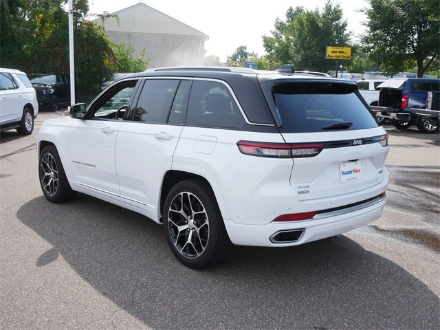 2022 Jeep Grand Cherokee Summit photo 3